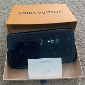 Gently used nicecondition sparkling blue